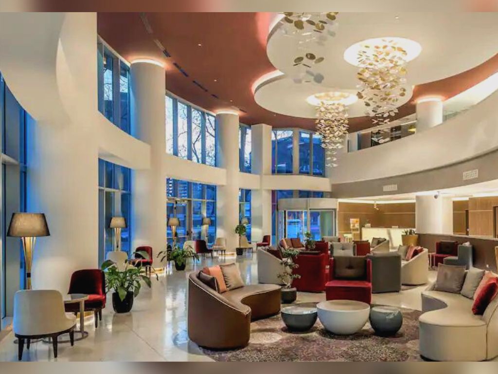 Double three by Hilton հյուրանոցի ներքին հարդարում